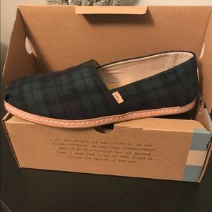 Brand new Toms